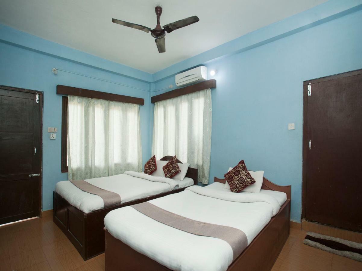 Spot On 486 Hotel Holy Lodge Sauraha Exterior foto
