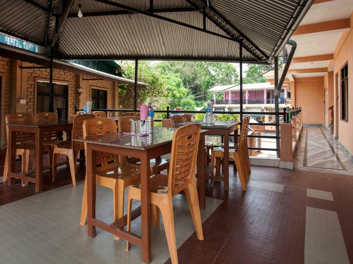 Spot On 486 Hotel Holy Lodge Sauraha Exterior foto